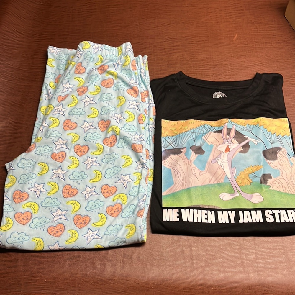 NWOT Looney Tunes top XXL and Just Be pants size M